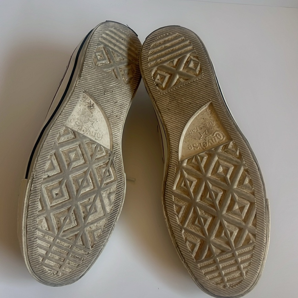 Embroidered Converse sneakers - Picture 3 of 4